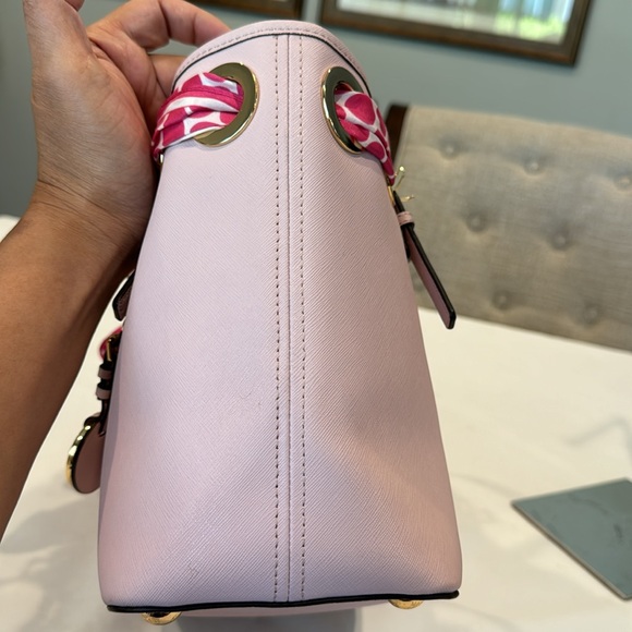 Authentic Michael Kors saffiano bag with scarf - Picture 5 of 13